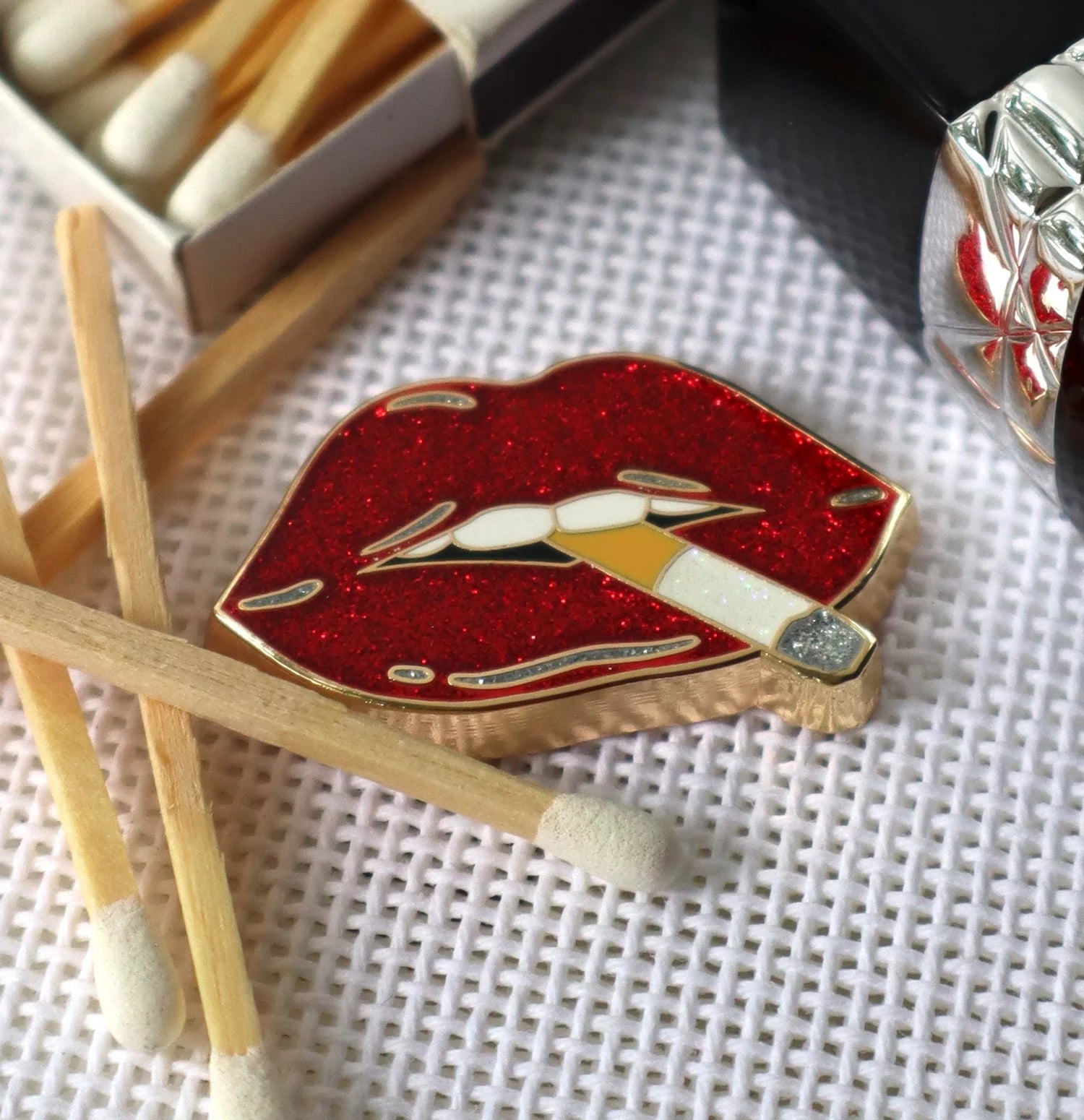 Smoking Lips Needleminder
