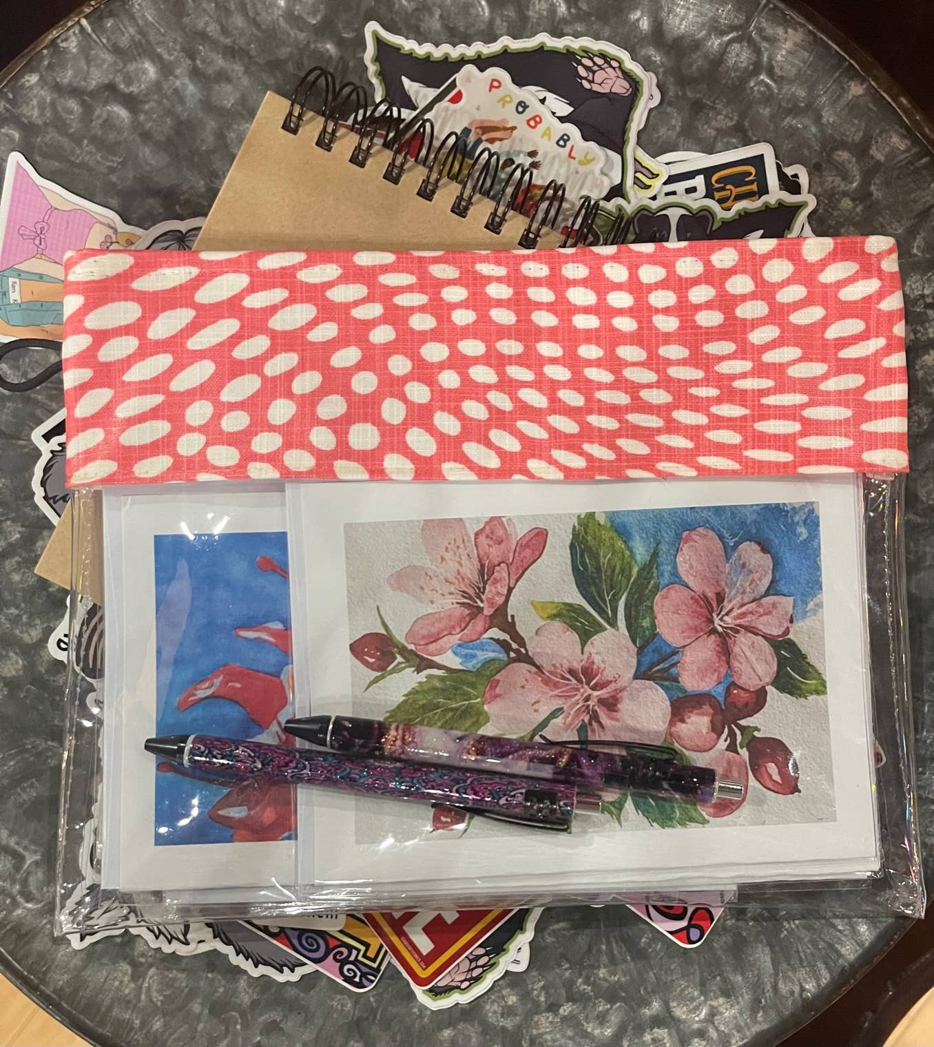 Sacculus Organizer Bag (3/4 gallon size): Dubble bubble (lt pink and white)