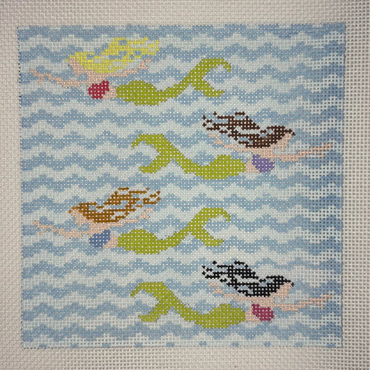 KKSS52 (Mermaids in Waves - 18 mesh 5 x 5)