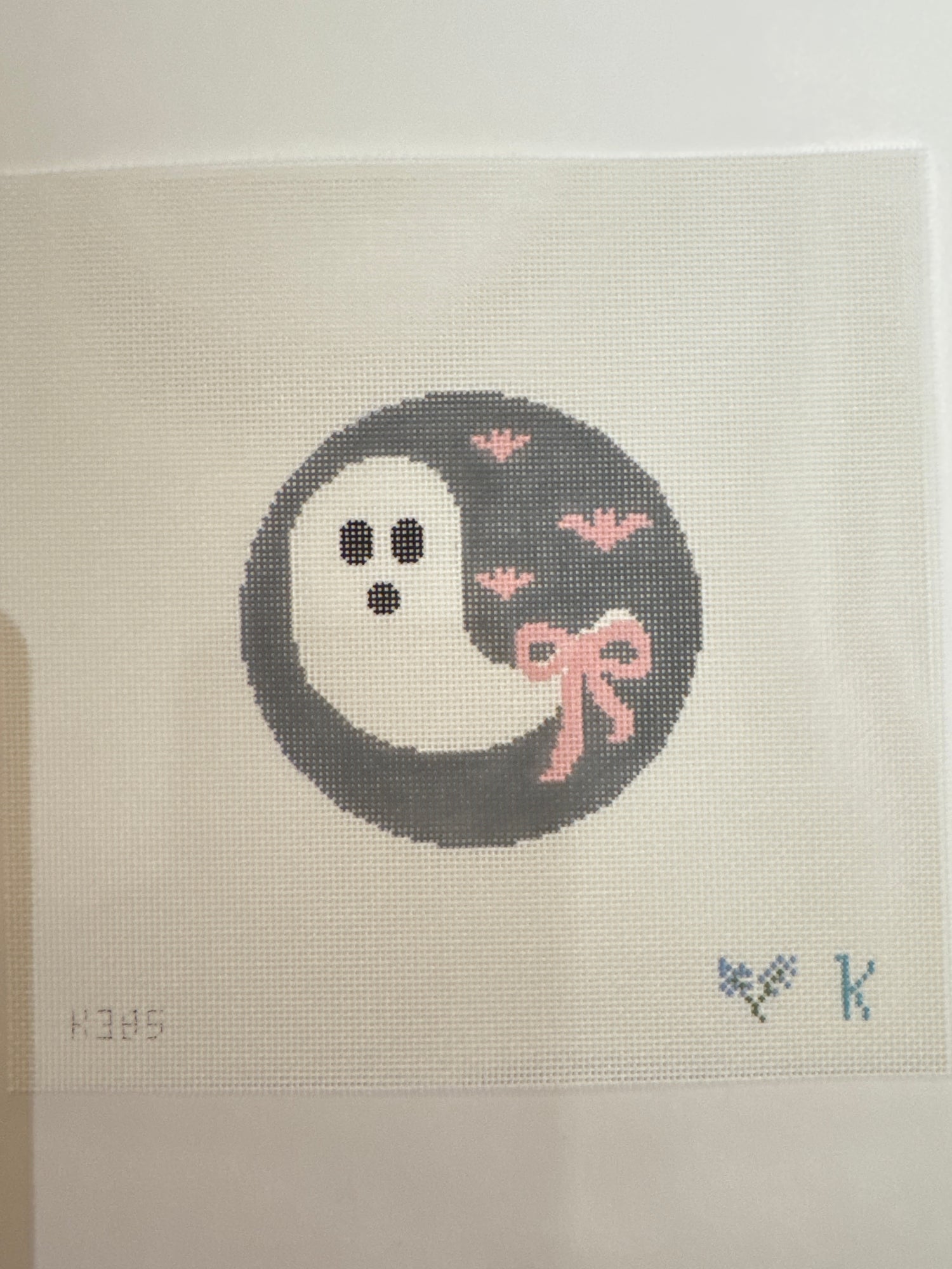 K385 Ghost on Grey with Pink Bow