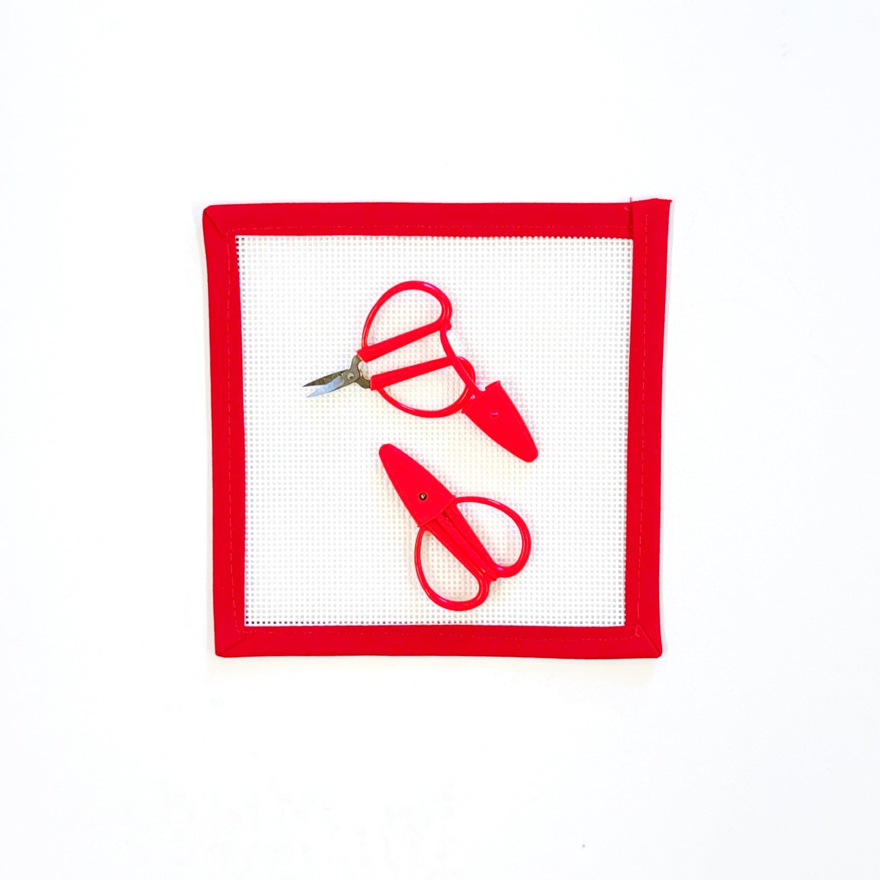 Scissors & Threaders – The Red Thread Atelier