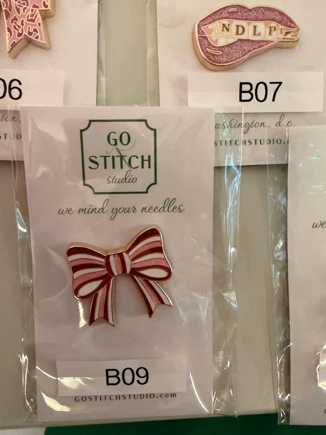 Peppermint Bow Needleminder