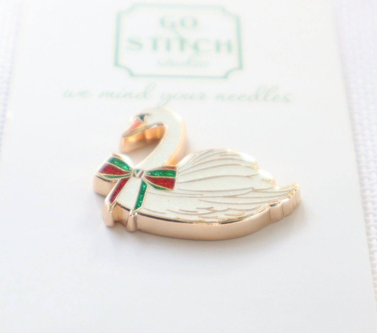 Holiday Swan Needleminder